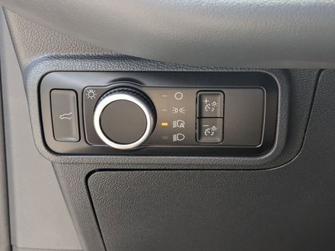 Used 2025 Ford Explorer Active RWD image 16