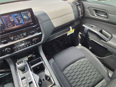 Used 2026 Nissan Pathfinder SV FWD image 16