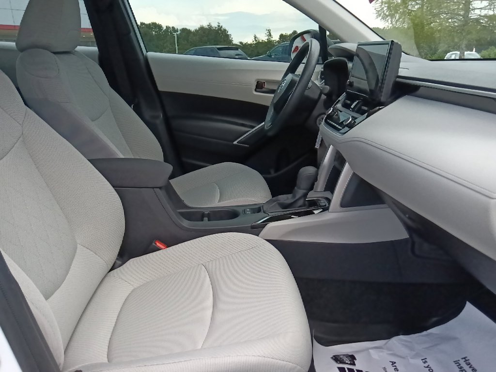 Used 2025 Toyota Corolla Cross L FWD image 30