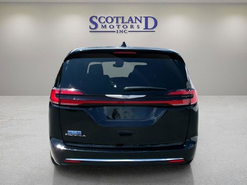 Used 2025 Chrysler Pacifica Select FWD image 7