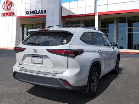 Used 2024 Toyota Highlander XLE image 6