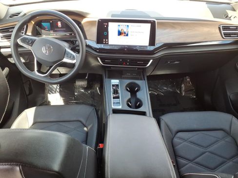 Used 2024 Volkswagen Atlas SE image 19