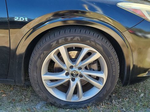 Used 2019 INFINITI QX30 image 9