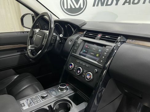 Used 2017 Land Rover Discovery SE image 21