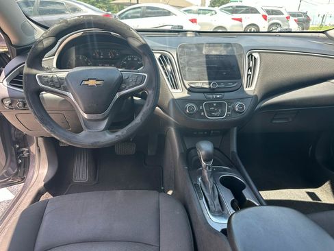 Used 2022 Chevrolet Malibu LS FWD image 17