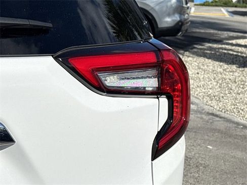 Used 2023 GMC Terrain SLT image 12