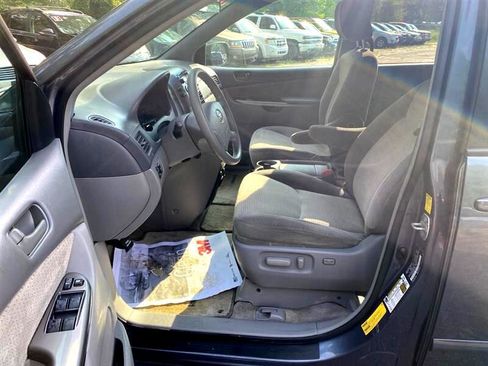 Used 2010 Toyota Sienna CE image 8