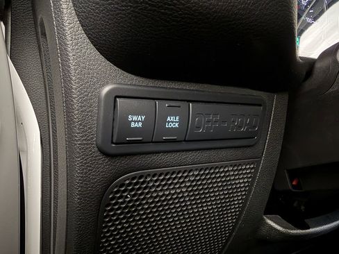 Used 2015 Jeep Wrangler Unlimited Rubicon w/ Connectivity Group AWD/4WD image 11