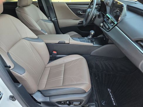 Used 2022 Lexus ES 350 Ultra Luxury w/ Accessory Package 2 image 17