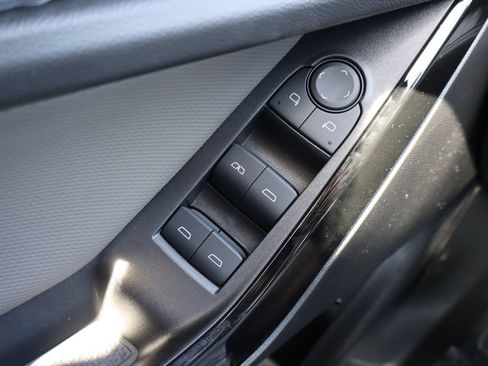 New 2027 Chevrolet Equinox LT w/ Convenience Package II FWD image 16