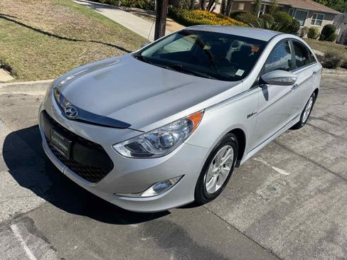 Used 2015 Hyundai Sonata Hybrid image 3