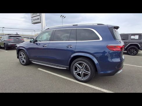 Used 2025 Mercedes-Benz GLS 450 4MATIC image 6