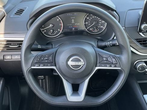Used 2025 Nissan Altima 2.5 SV FWD image 11
