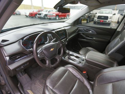 Used 2018 Chevrolet Traverse Premier w/ Driver Confidence II Package FWD image 4