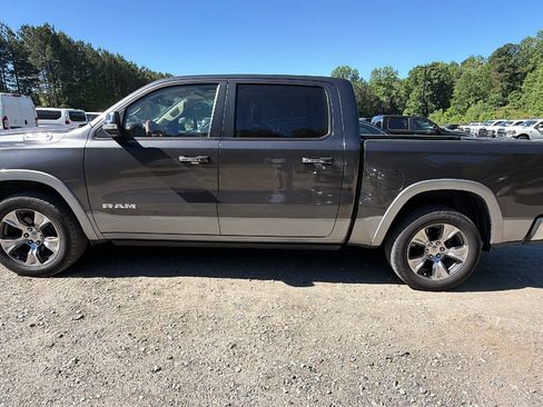 Used 2019 RAM 1500 Laramie AWD/4WD image 11