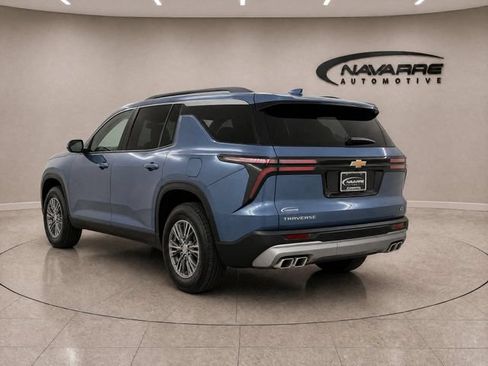 Used 2025 Chevrolet Traverse LT FWD image 5