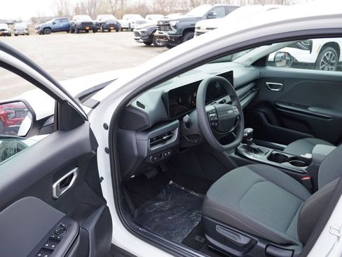 New 2025 Kia K4 LXS image 10