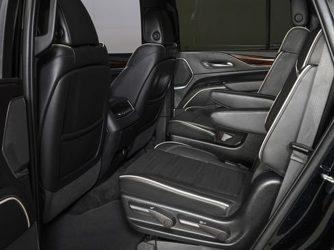 Used 2022 Cadillac Escalade Premium Luxury AWD/4WD image 12
