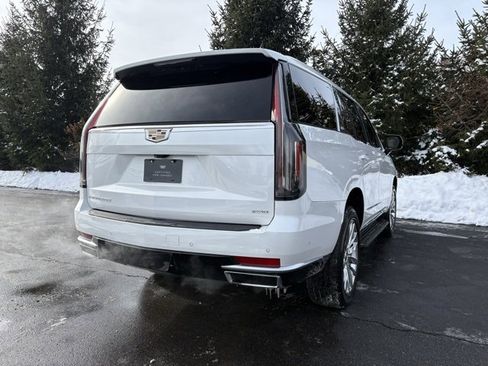 Used 2022 Cadillac Escalade Premium Luxury image 9
