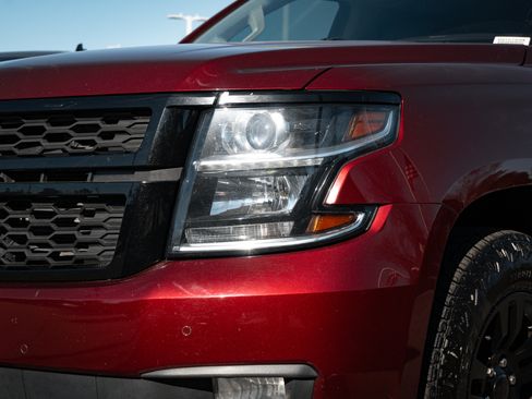 Used 2017 Chevrolet Suburban LT image 6