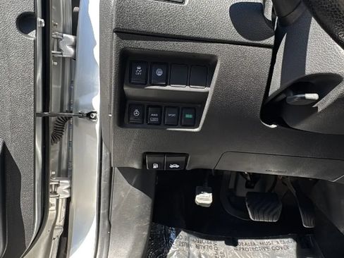 Used 2022 Nissan Rogue Sport SV AWD/4WD image 12