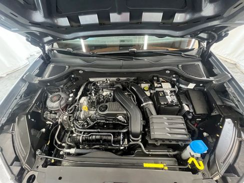 Certified 2024 Volkswagen Taos SE image 31