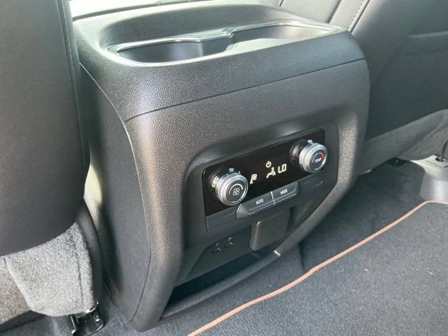 Used 2025 GMC Acadia AT4 AWD/4WD image 37