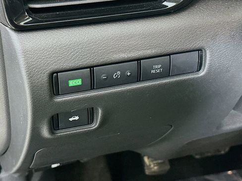 Used 2025 Nissan Sentra SV image 15