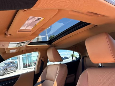 Used 2025 Lexus ES 350 w/ Premium Package FWD image 16