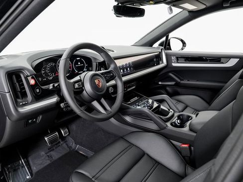 New 2026 Porsche Cayenne S image 4