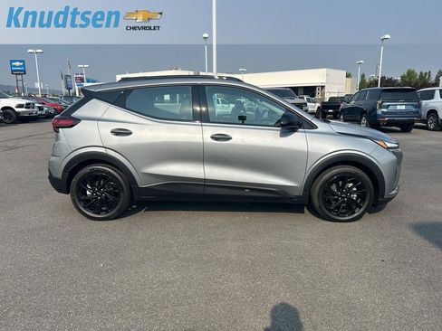 Used 2027 Chevrolet Bolt RS w/ Technology Package FWD image 8