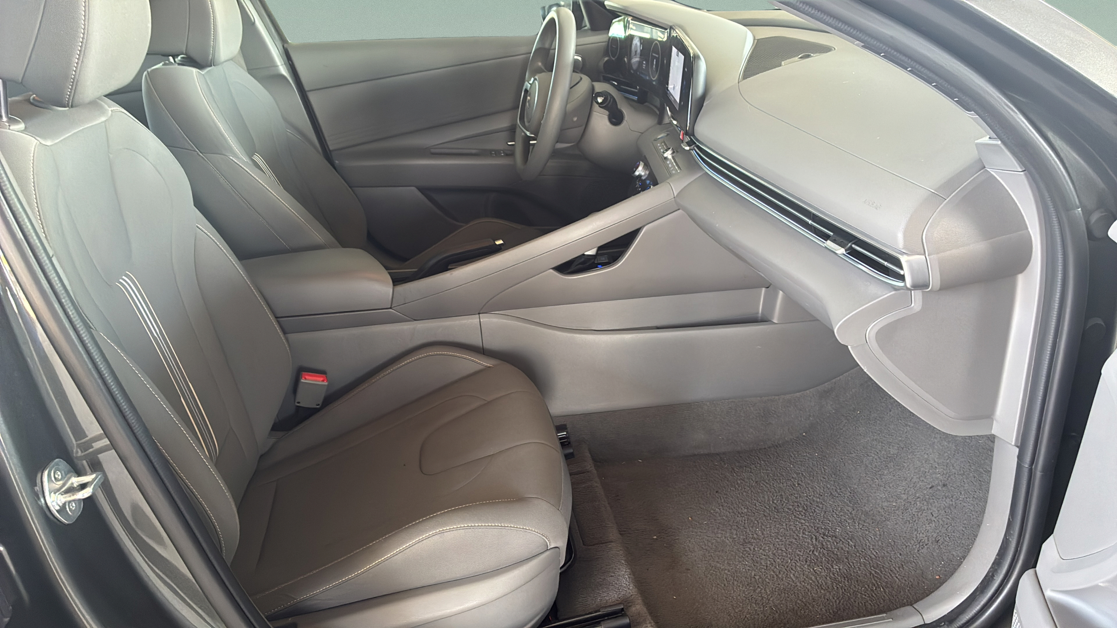 Used 2024 Hyundai Elantra SEL FWD image 25