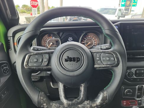 Used 2025 Jeep Gladiator Mojave AWD/4WD image 17