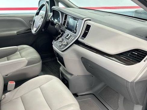 Used 2020 Toyota Sienna XLE w/ XLE Navigation Package image 23