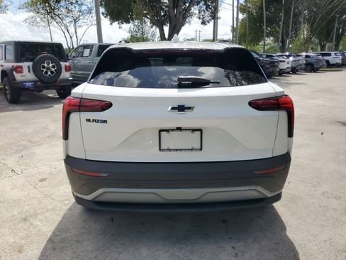 Certified 2025 Chevrolet Blazer EV LT image 3