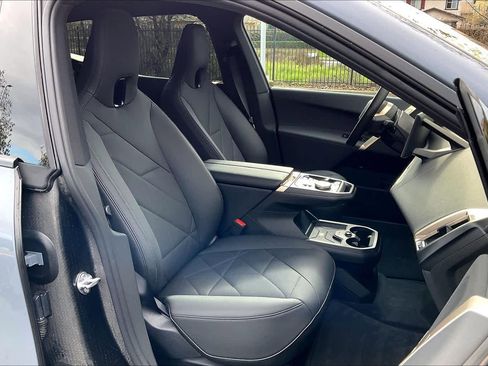 Used 2025 BMW iX xDrive50 image 10