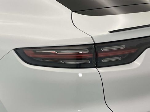 Certified 2022 Porsche Cayenne Platinum Edition AWD/4WD image 16
