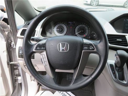 Used 2016 Honda Odyssey SE image 10