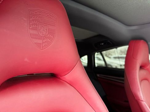 Used 2023 Porsche Panamera 4 Platinum Edition image 34