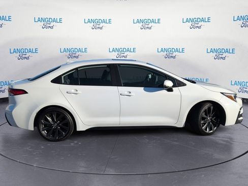 Used 2025 Toyota Corolla SE image 3