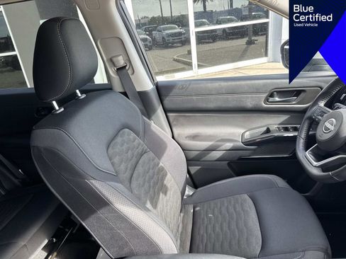 Used 2025 Nissan Pathfinder SV AWD/4WD image 14