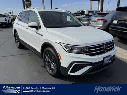 Used 2024 Volkswagen Tiguan SE w/ Panoramic Sunroof Package