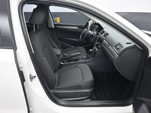 Used 2012 Volkswagen Passat 2.5 S FWD image 36