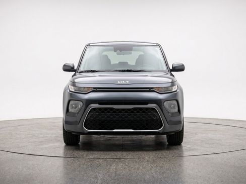 Used 2025 Kia Soul LX w/ LX Technology Package FWD image 2