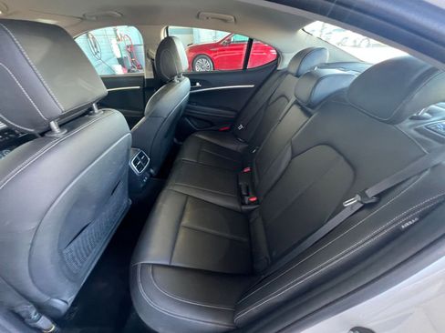 Used 2025 Genesis G70 2.5T image 25