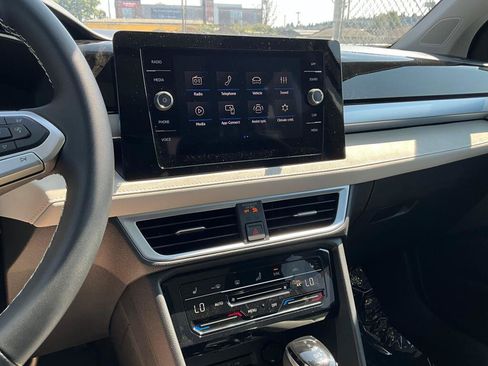 New 2026 Volkswagen Taos SE AWD/4WD image 18