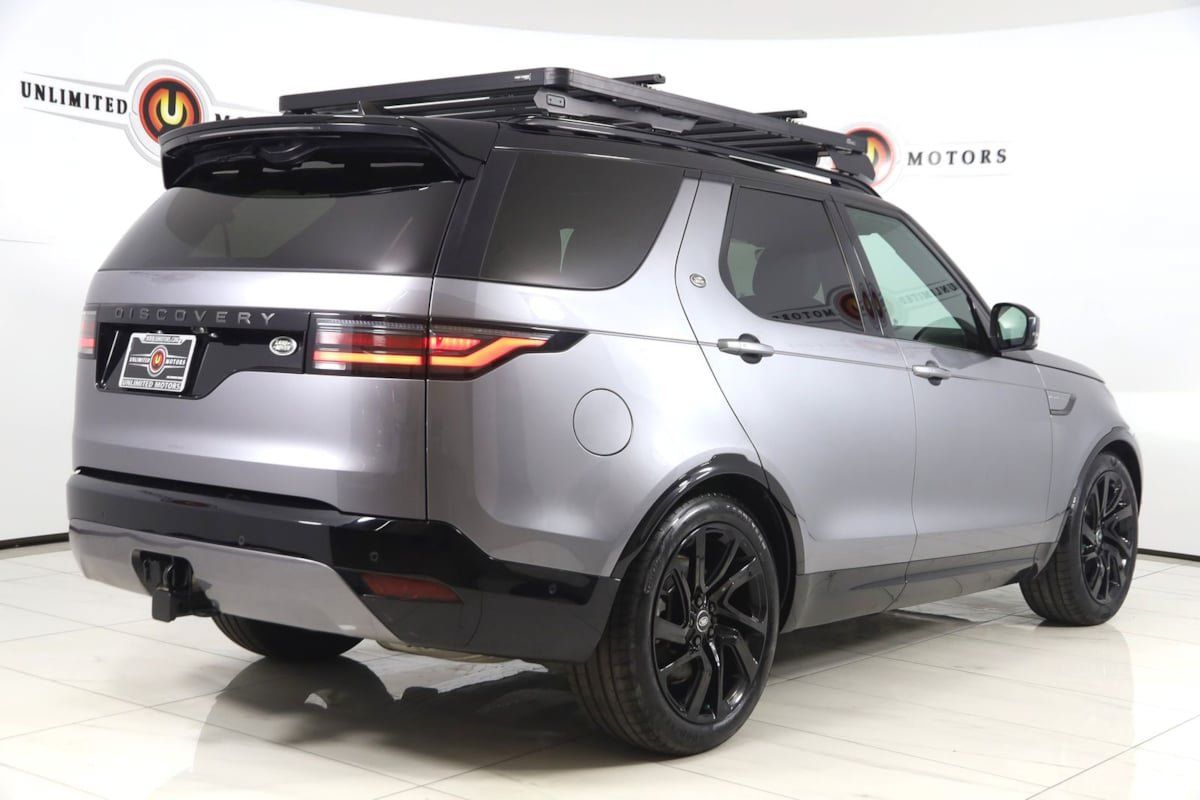 Used 2023 Land Rover Discovery S R-Dynamic AWD/4WD image 3