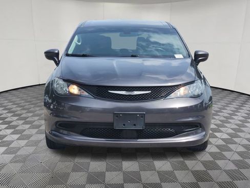Used 2022 Chrysler Voyager LX FWD image 2