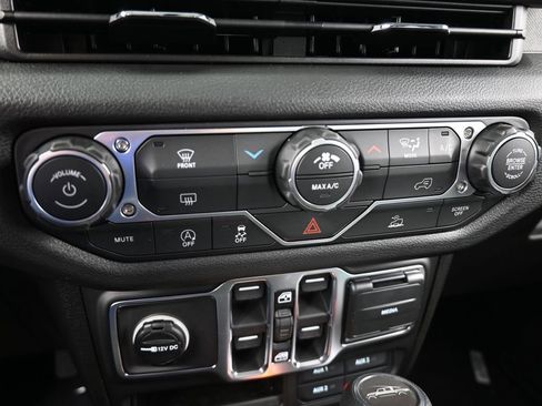 New 2026 Jeep Gladiator Sport AWD/4WD image 17