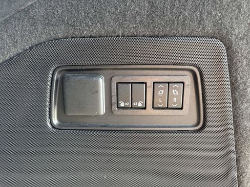 Used 2023 Cadillac Escalade Premium Luxury image 36